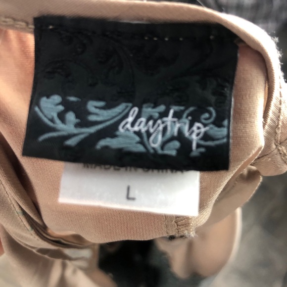 ⭐️5/$30 Daytrip- Sequinned tank - Picture 6 of 7